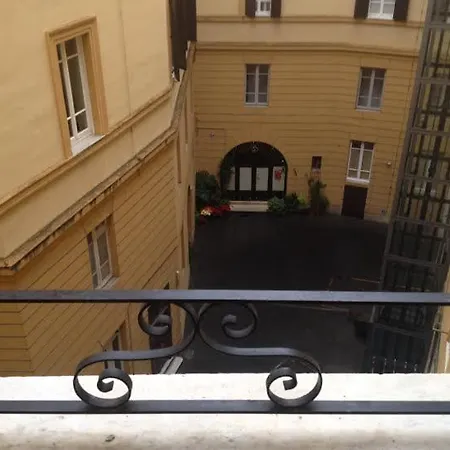 Maison De Marta 4*