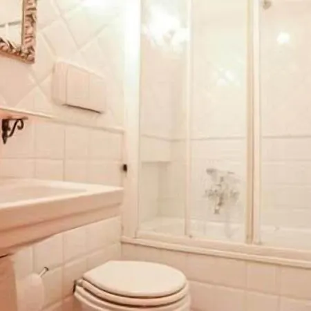 Maison De Marta بيت ضيافة 4*